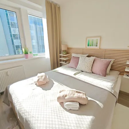 Stylish Apartment, Smichov, Free Gym プラハ