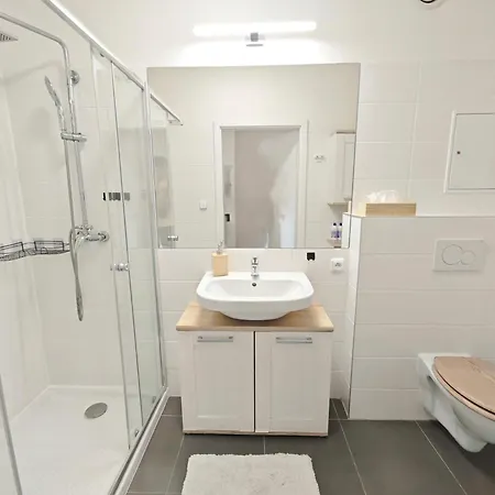 Stylish Apartment, Smichov, Free Gym アパート プラハ