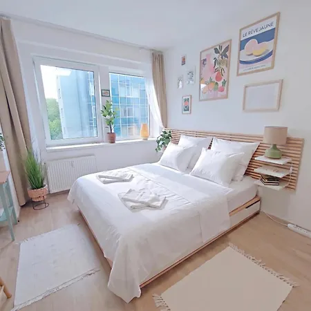 Appartamento Stylish In Smichov, Private Parking, Free Gym Praga